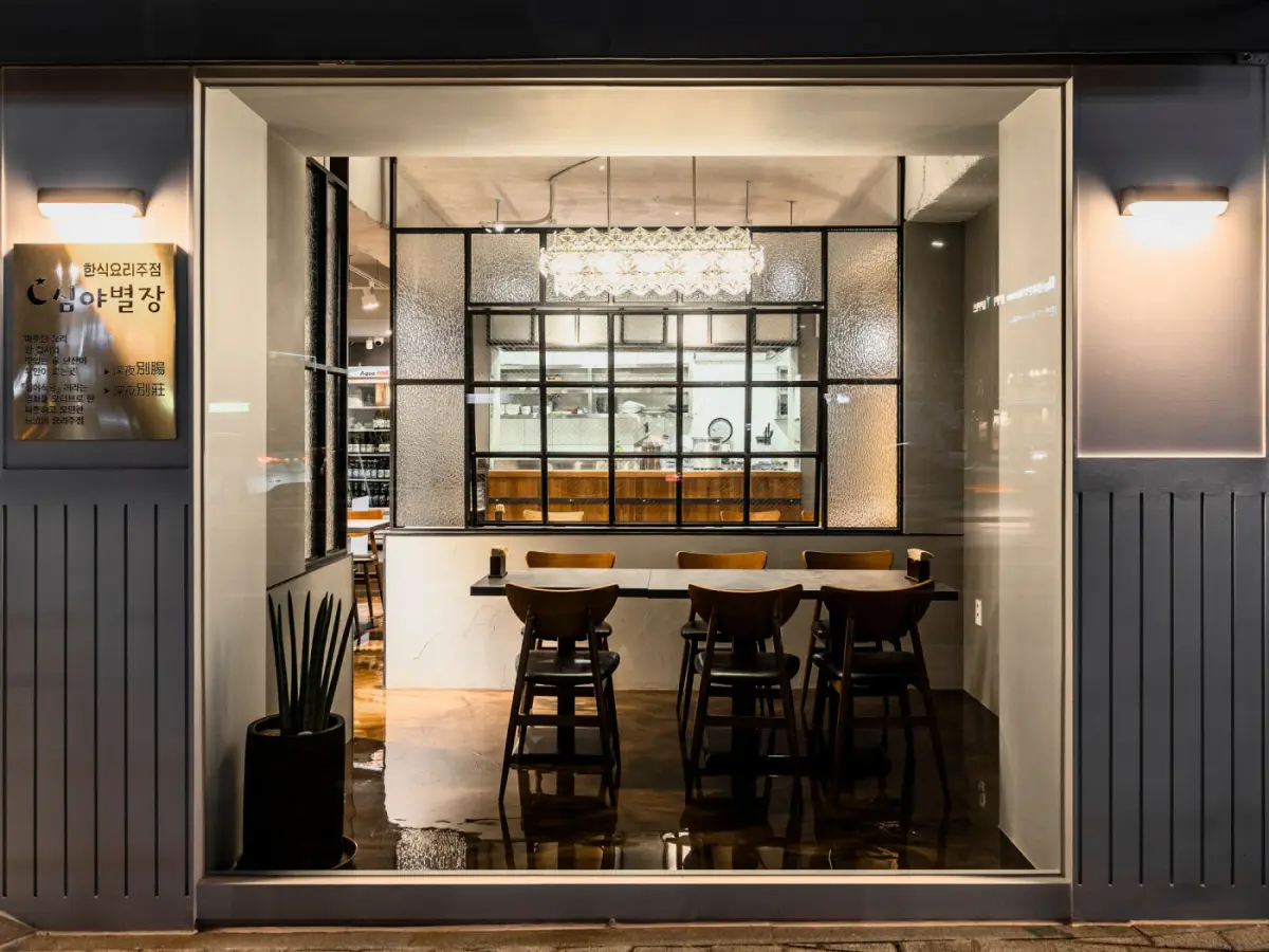 심야별장, 세련된 외관이 돋보이는 한식 요리주점